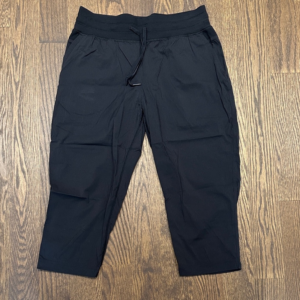 Lululemon women’s capri Pants